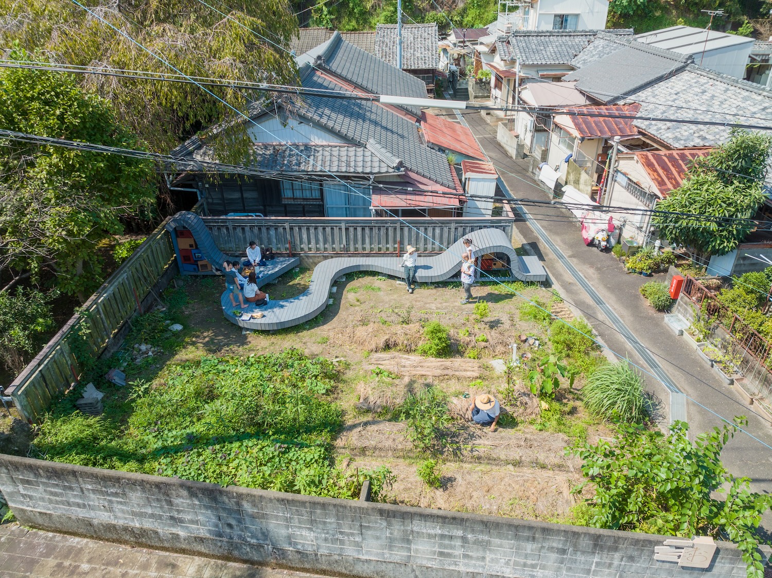 和歌山県新宮の住宅地にある畑を公園化した「おいしいパーク」の鳥瞰